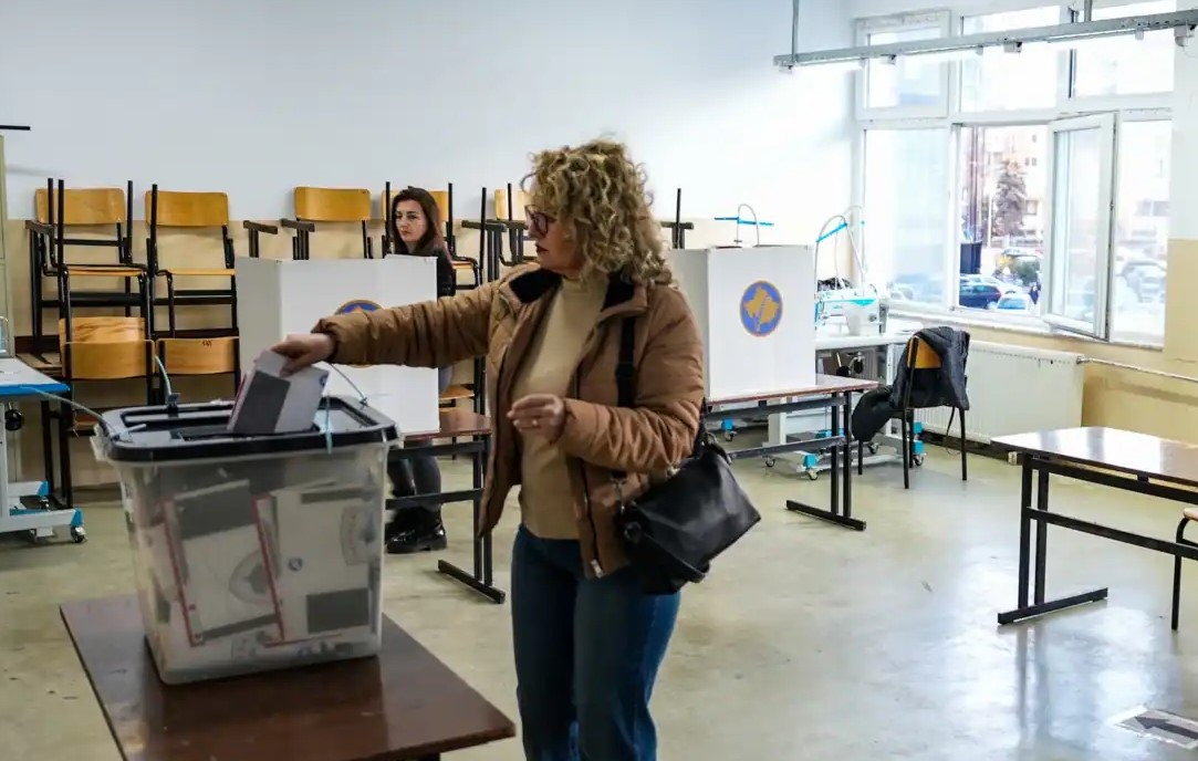 Votimet në Kosovë! Pjesëmarrja e qytetarëve në zgjedhje është më e ulët në krahasim me vitin 2021, ja sa zgjedhës kanë votuar 1 Screenshot 610