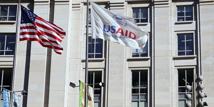 AP: Punonjësve të USAID-it u