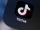 Die Tiktok-App auf einem Smartphone-Display