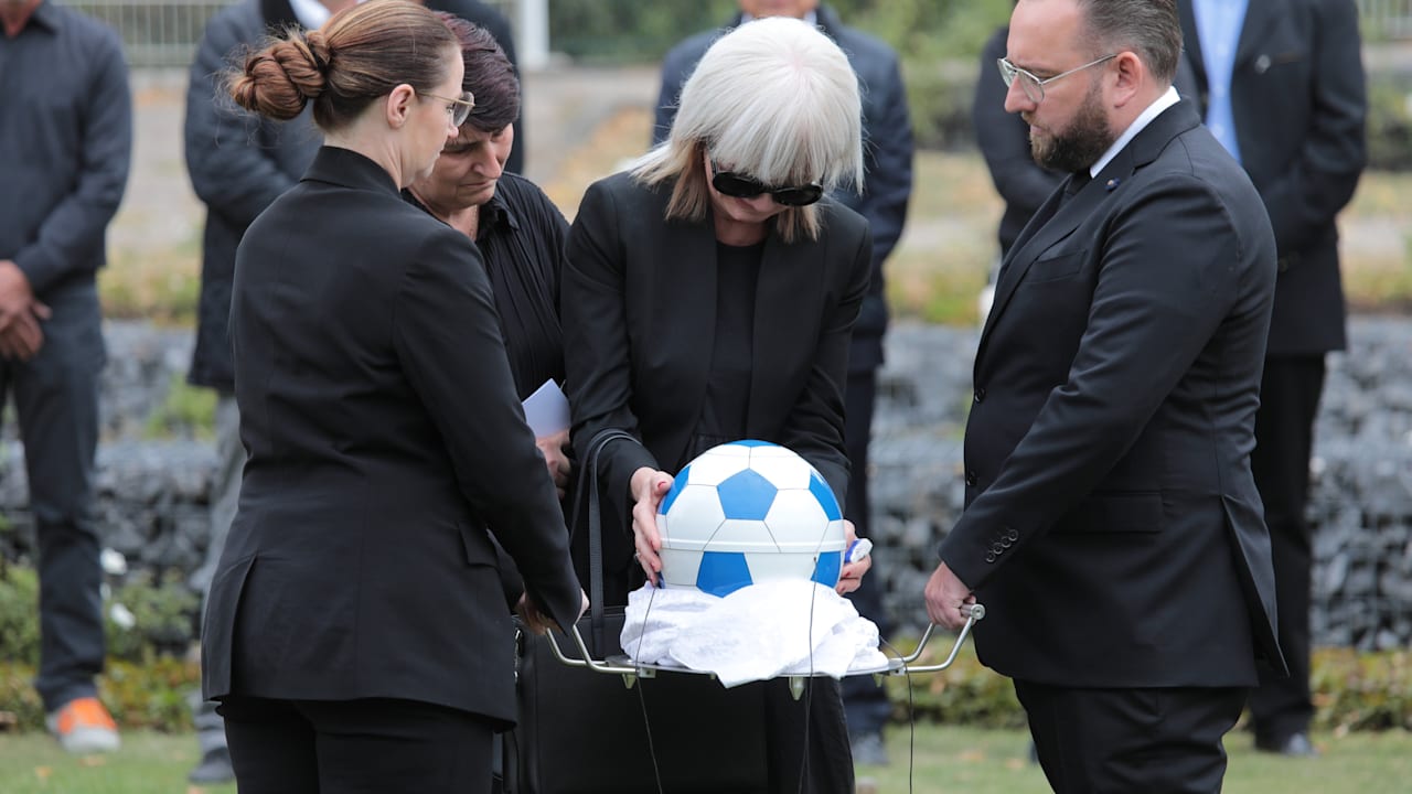 Schalke: Lamtumirë emocionale me legjendën e reporterit Ulli Potofski | sport