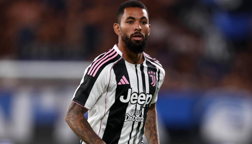Douglas Luiz kthehet në Premier League