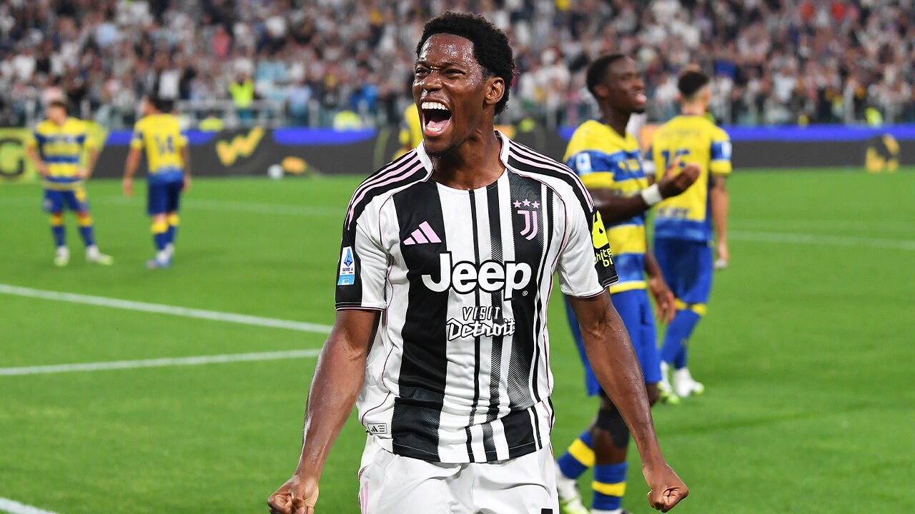 Juve fiton pavarësisht nga e kuqja në fillimin e Parma