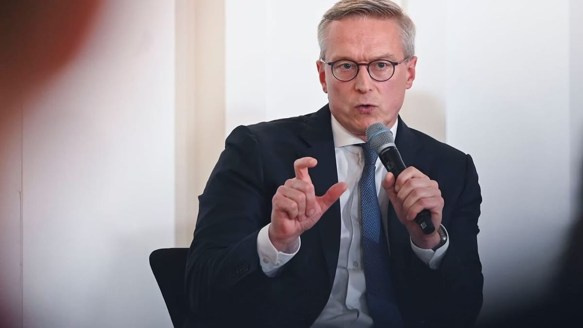 deutschland hat ueber jahrzehnte buerokratischen beton angehaeuft jetzt muessen wir ihn konsequent a