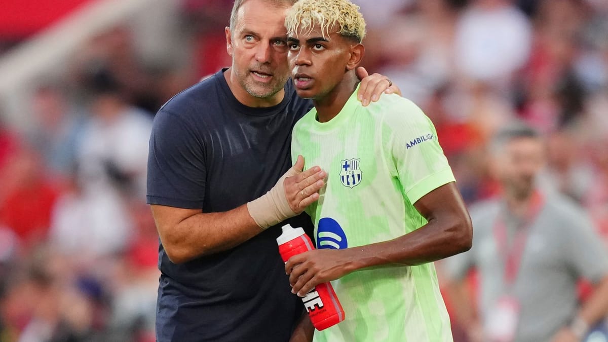 hansi flick l mit seinem starspieler lamine yamal