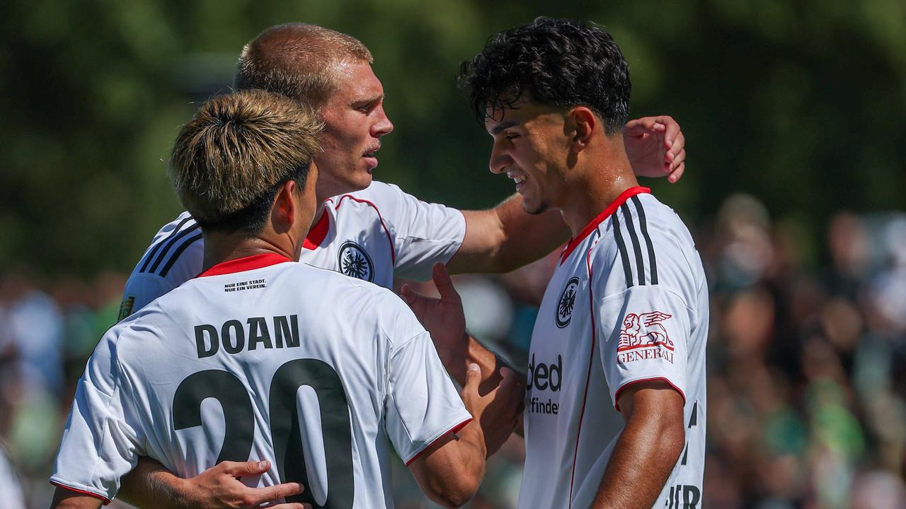 hr die eintracht profis rasmus kristensen ritsu doan und can uzun 102