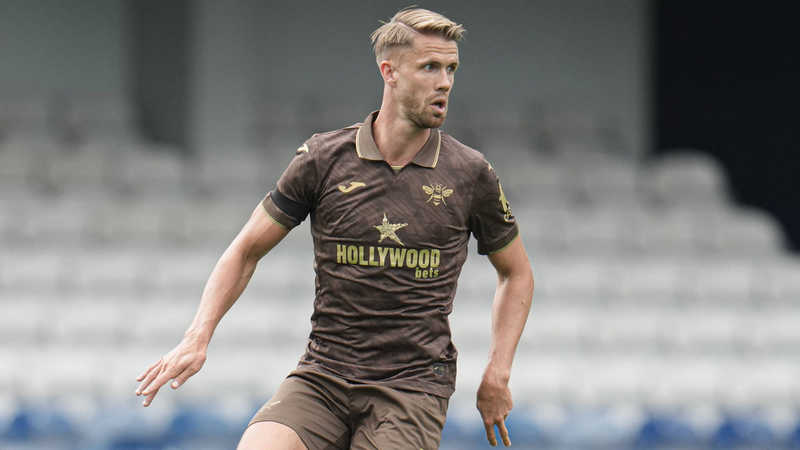 Wolfsburg u tërhoq në mbrojtësin e Brentford Ajer