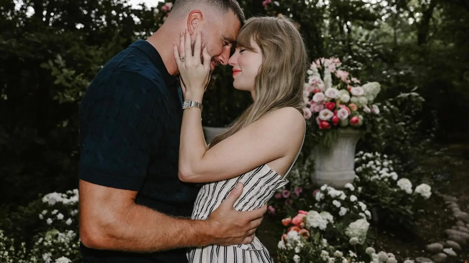 Të gjithë po flasin për veshjen e Taylor Swift – ne ju japim atë!