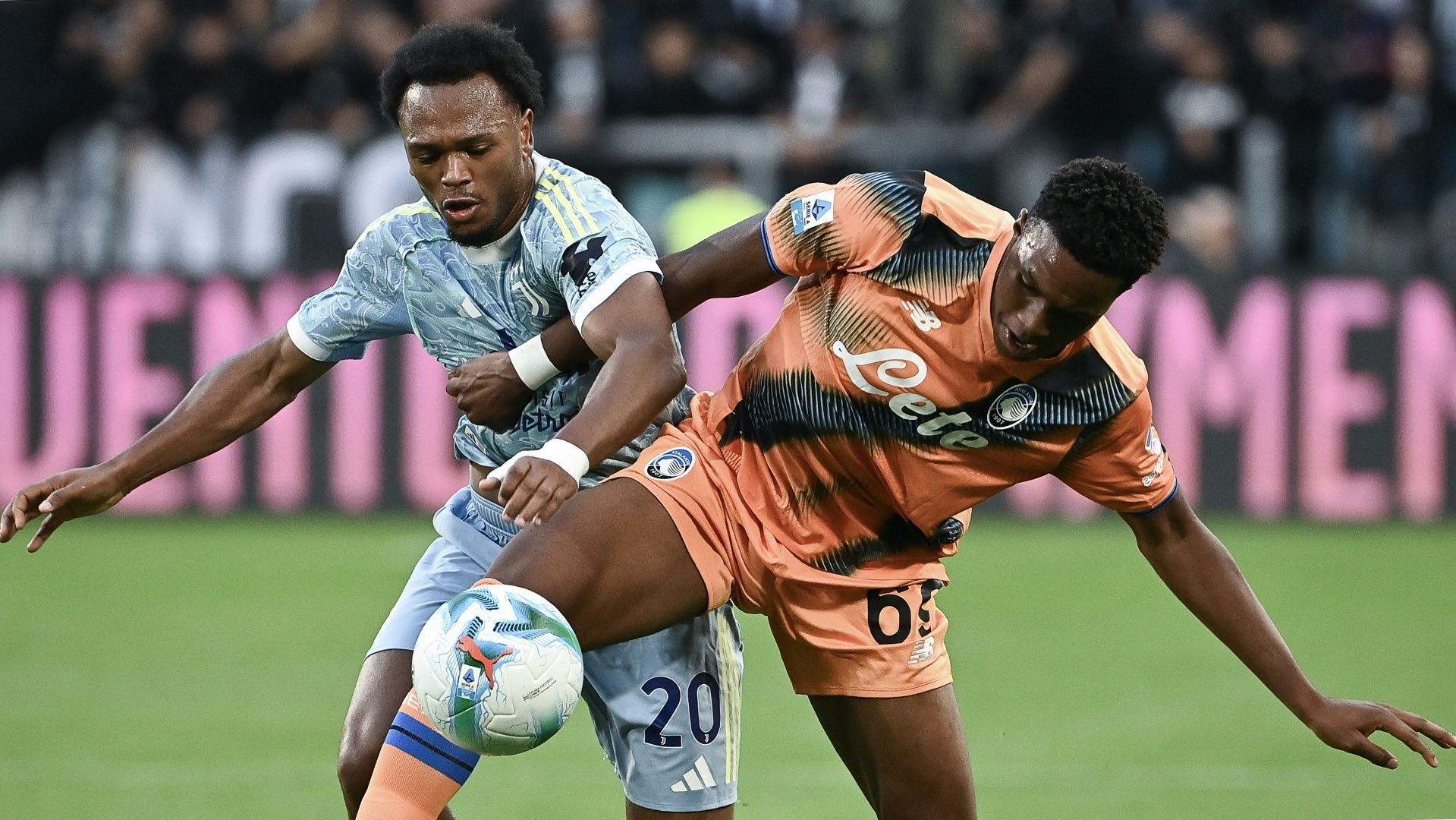 Juventus humbet kërcejnë në majë të tryezës