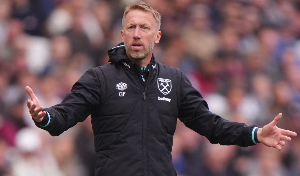 Mbushja e trajnerit të Jug-ut jep konferencën për shtyp para lojës së Premier League-atëherë ai fluturon jashtë