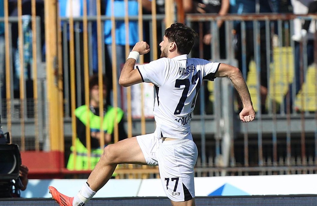 Seria A: Napoli mban Juventusin në një distancë