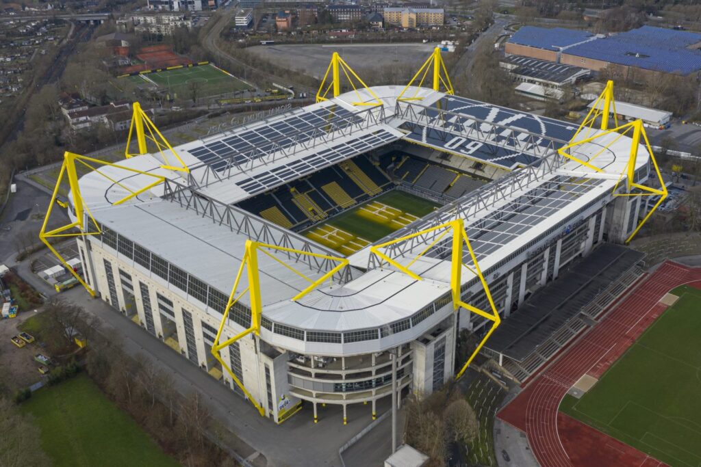Futboll Sot: Bundesliga Cracker dhe Premier League Hit në TV & Stream