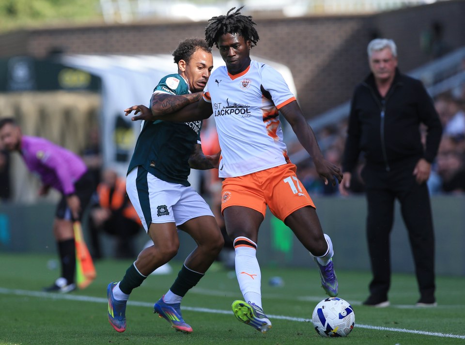 Ish -lojtari i Premier League humbi një kontratë me Blackpool pas 30 ditësh: Çfarë ndodhi