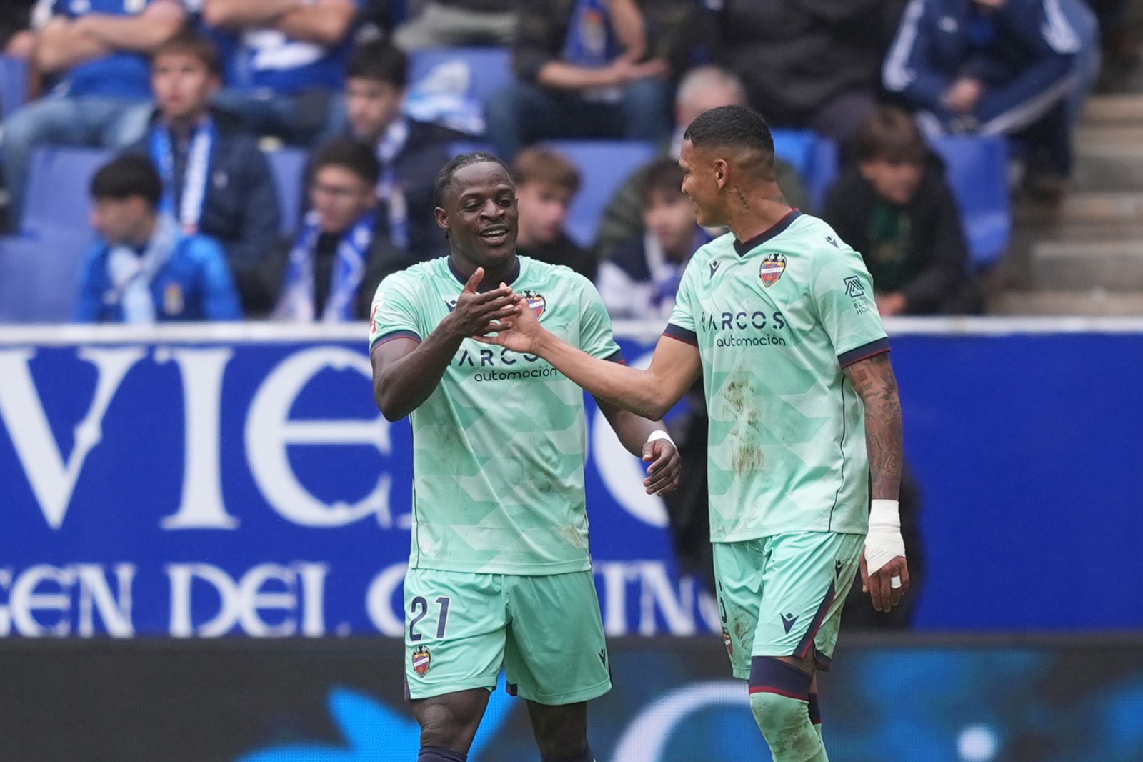 Barça vëzhgon saktësisht 30 milion sulmues Barça vëzhgon saktësisht 30 milion sulmues