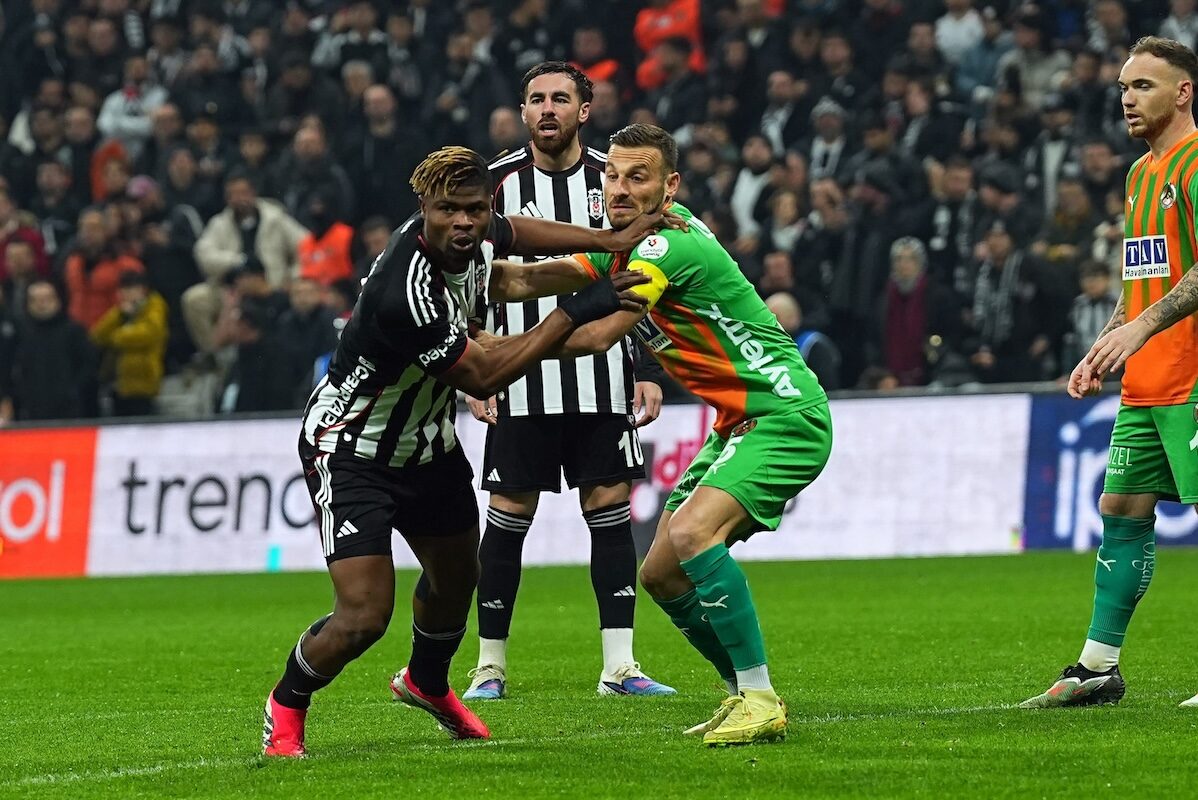 Besiktas sulmon sërish në Premier League – Danso duhet të vijë përkrah Agbadou