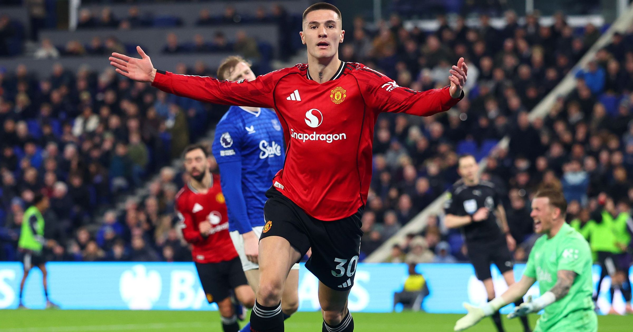 Benjamin Sesko e kthen Manchester Unitedin në vendin e katërt - fitore e ngushtë ndaj Everton FC