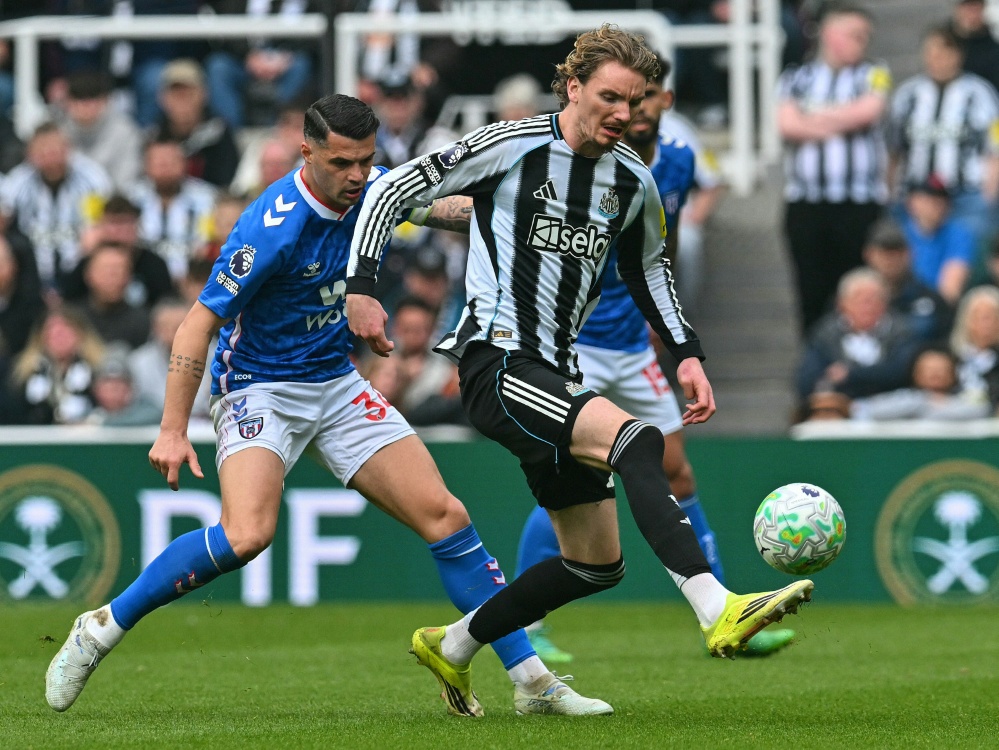 Newcastle United humbet pas debaklit të Barcelonës