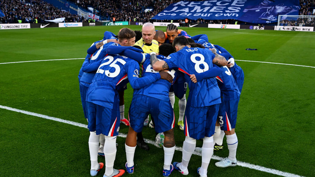 Premier League: Arbitri papritmas qëndron në mes të rrethit të ekipit para ndeshjes me Chelsea | sport