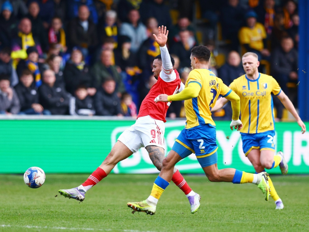 Arsenal FC kalon në çerekfinale