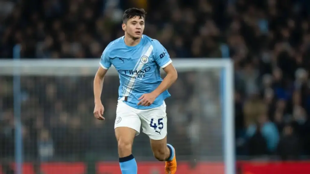 Abdukodir Khusanov kryeson statistikat e goditjeve në mesin e mbrojtësve të Premier League