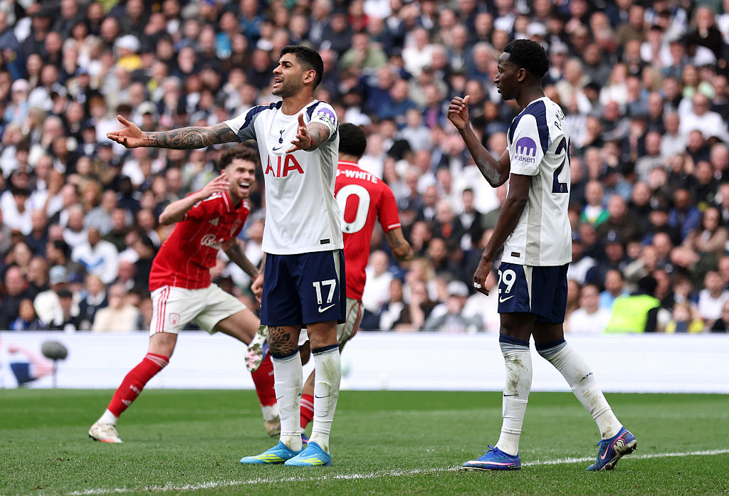 Tottenham nuk mund të rikuperohet, humbje ndaj rivalëve në betejën e rënies