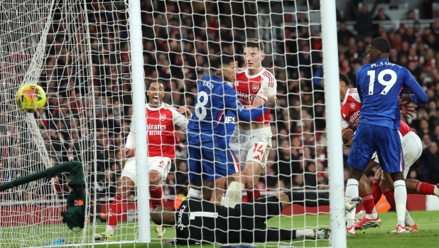 Arsenali godet topin 32 herë ndërsa topi është në pushim - Jover mbledh çmimin bonus...