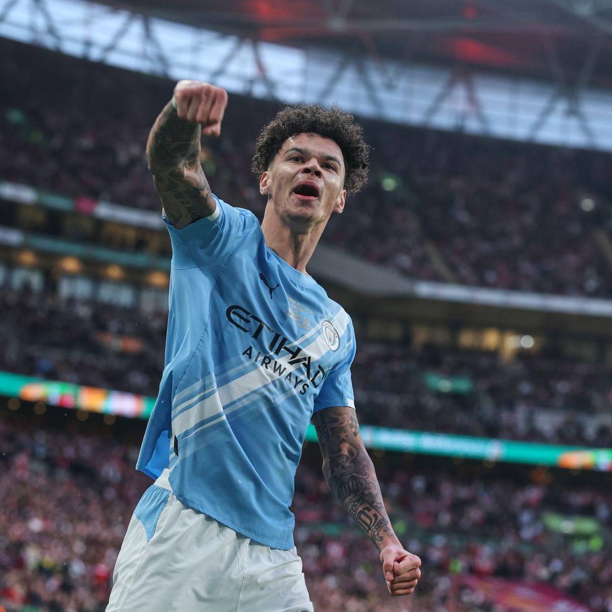 Manchester City i rrëmben Arsenalit Kupën e Ligës