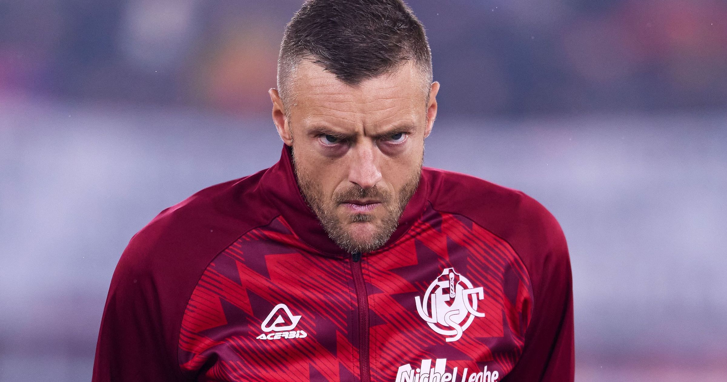 Jamie Vardy kthen kohën pas: Një legjendë sulmuesi që nuk njeh moshë – Cremonese feston nënshkrimin e tij të ri