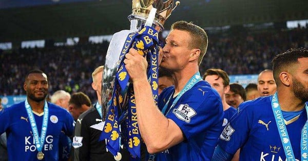 'Gurë të çmuar të rrallë': 10 lojtarë që kanë fituar Premier League me dy klube të ndryshme.
