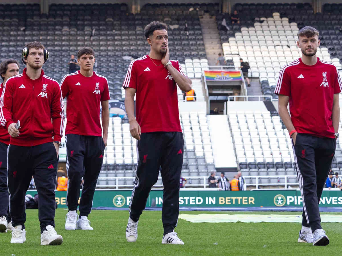 Liverpool FC futi 9 lojtarë në listën e sulmeve