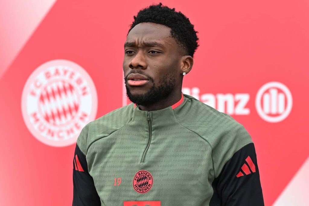 Klubi i Premier League qëndron me Davies - a do të bëhet Bayern i dobët?