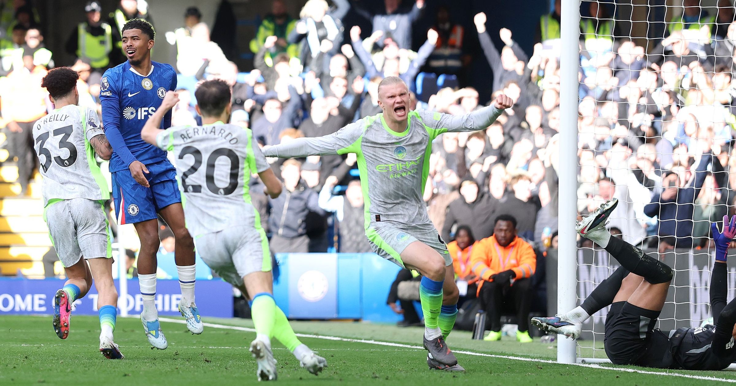 Manchester City fiton në Chelsea FC dhe kalon përpara liderëve të ligës Arsenal FC: Guehi dhe Doku takohen