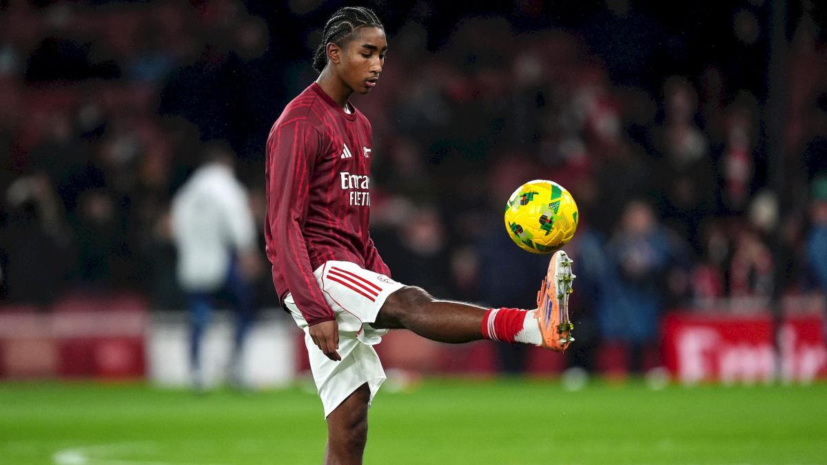 Sulmuesi i Arsenalit Salmon zgjatet