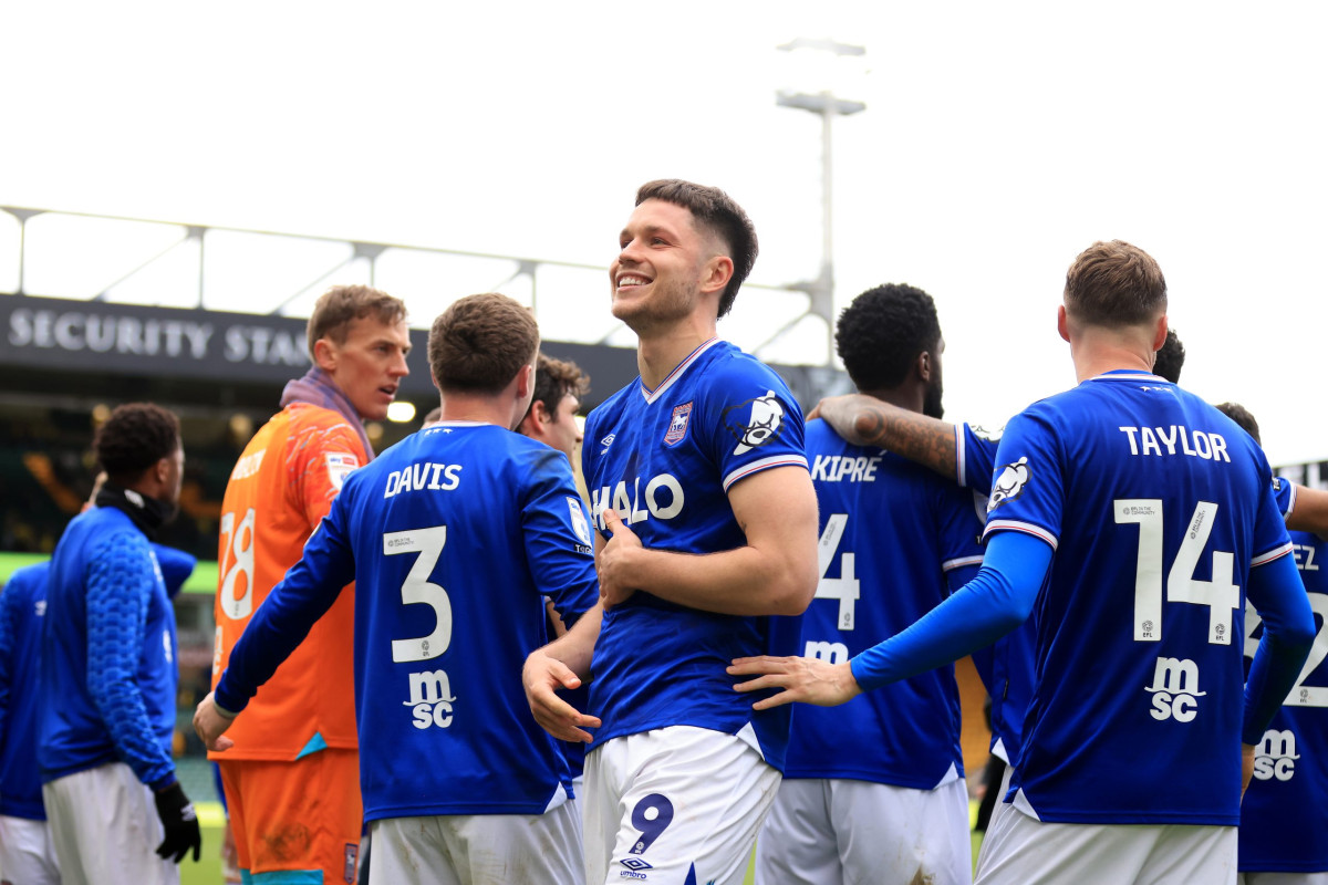 Kontrolli i ekipit të madh: Kush do të fitojë ngjitjen në Premier League?