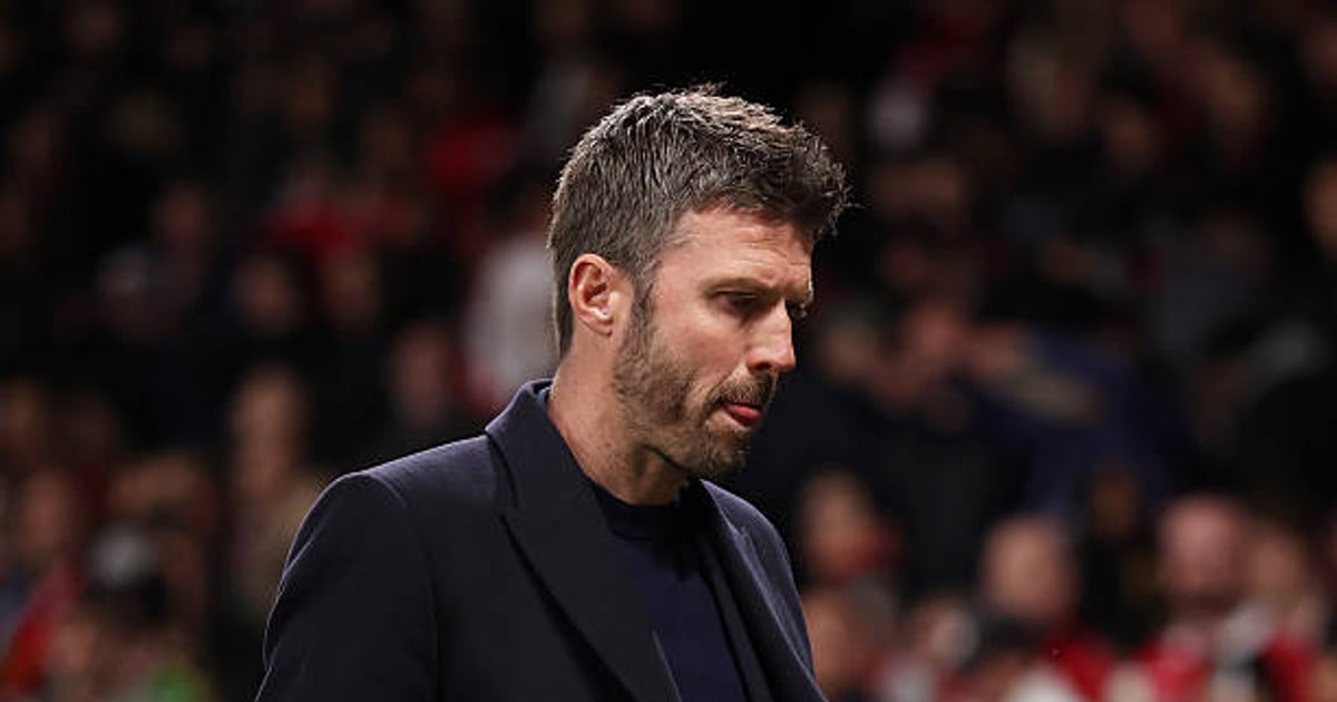 Michael Carrick dhe dilema mbrojtëse në Manchester United përpara sezonit 2026/27.