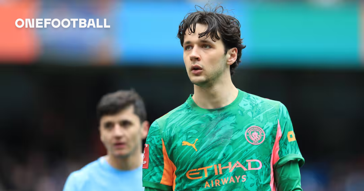 Liverpool duhet të zëvendësojë legjendën e klubit me yllin e Premier League