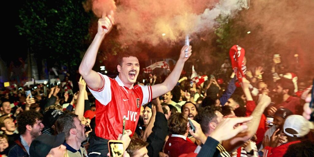 Titulli i kampionit të Arsenalit pas 22 vitesh: Tani djemtë e Nick Hornby janë të emocionuar - Sport