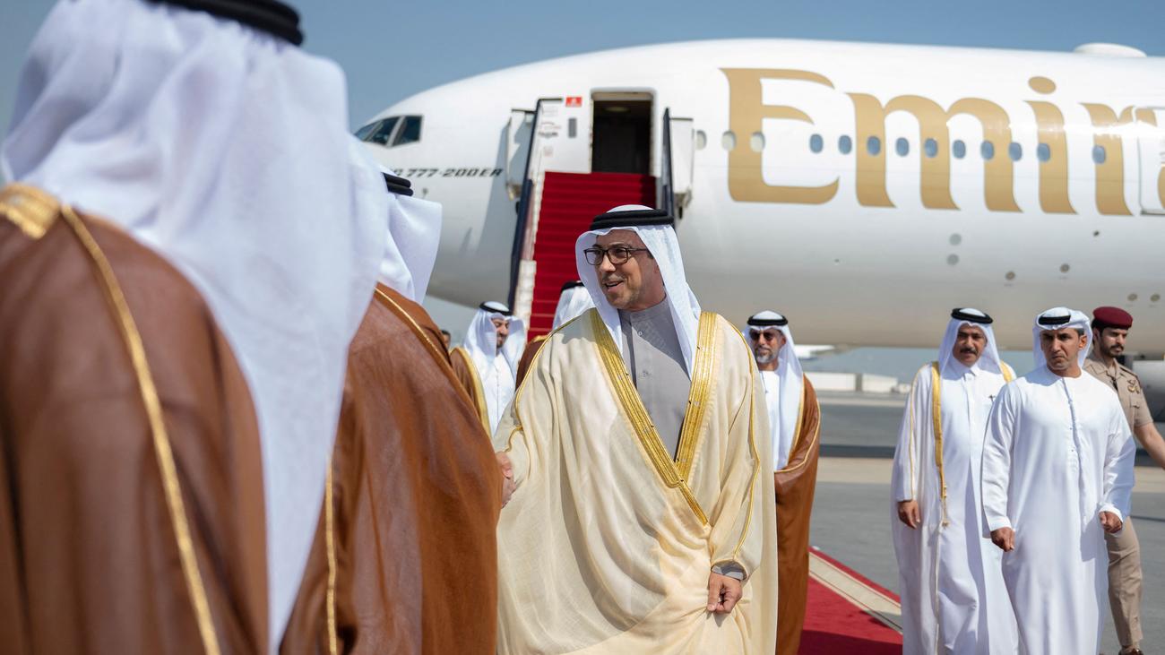 Emiratet e Bashkuara Arabe: Ari, mercenarët dhe Premier League