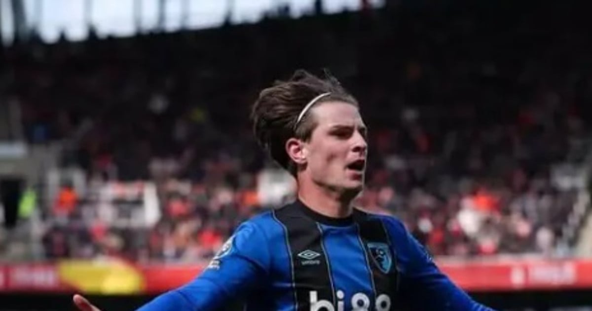 Kandidati i preferuar i Arsenalit, Alex Scott: Zgjidhja e problemit të mbingarkesës së kampionëve të Premierligës.