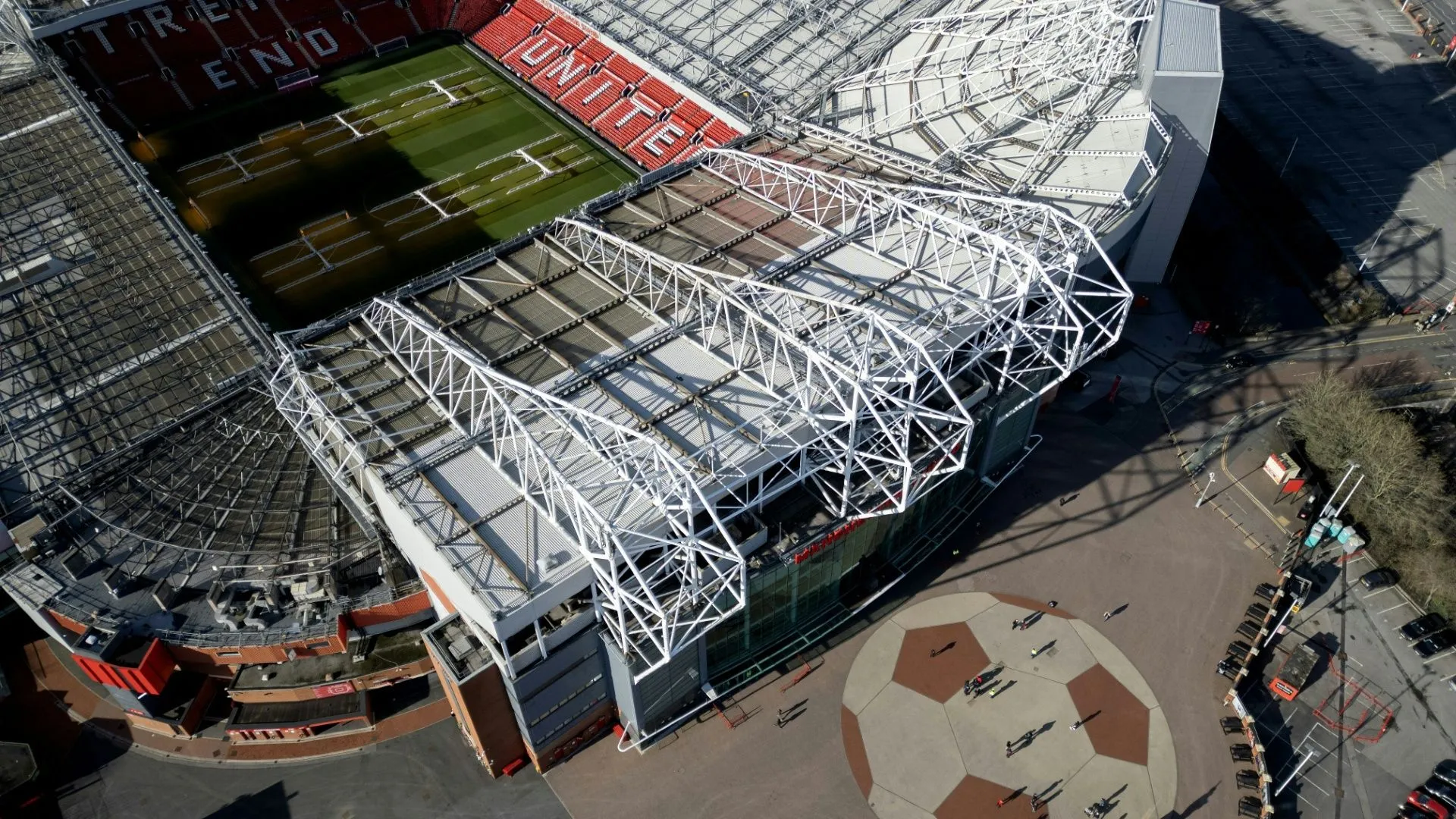 Premier League: Mançester Junajtid arrin “piketa” për mega stadiumin e ri 100,000 vendesh