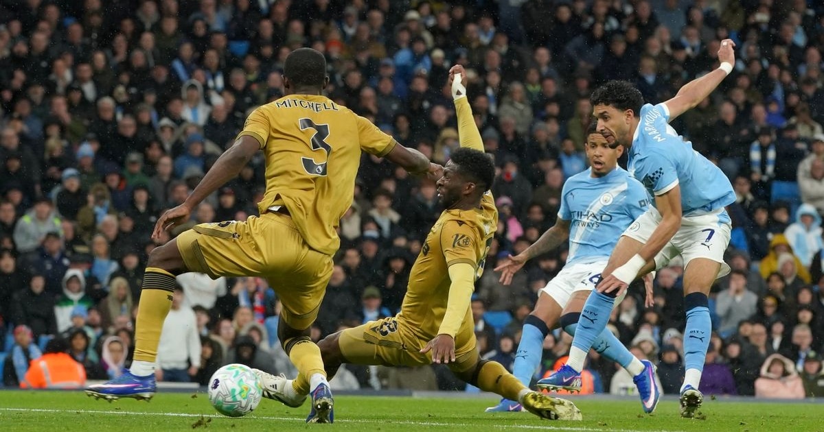 Manchester City mposht Palacen dhe qëndron pranë Arsenalit në garën për titull