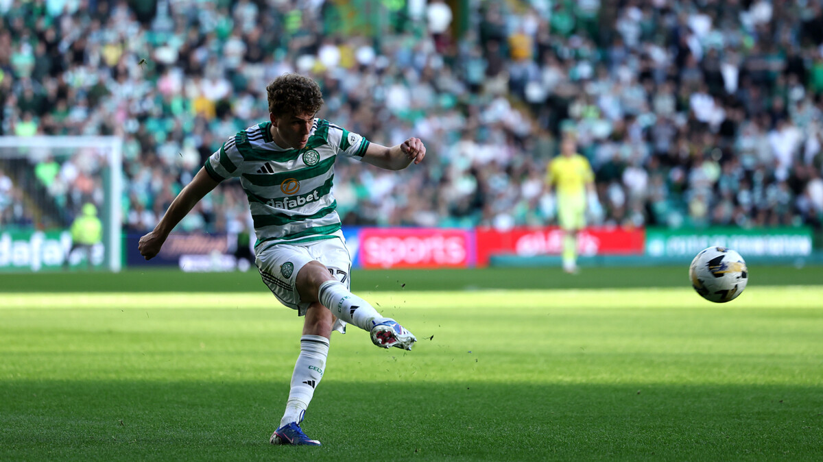 Tre klube të Premierligës po e ndjekin këtë mesfushor të Celtic