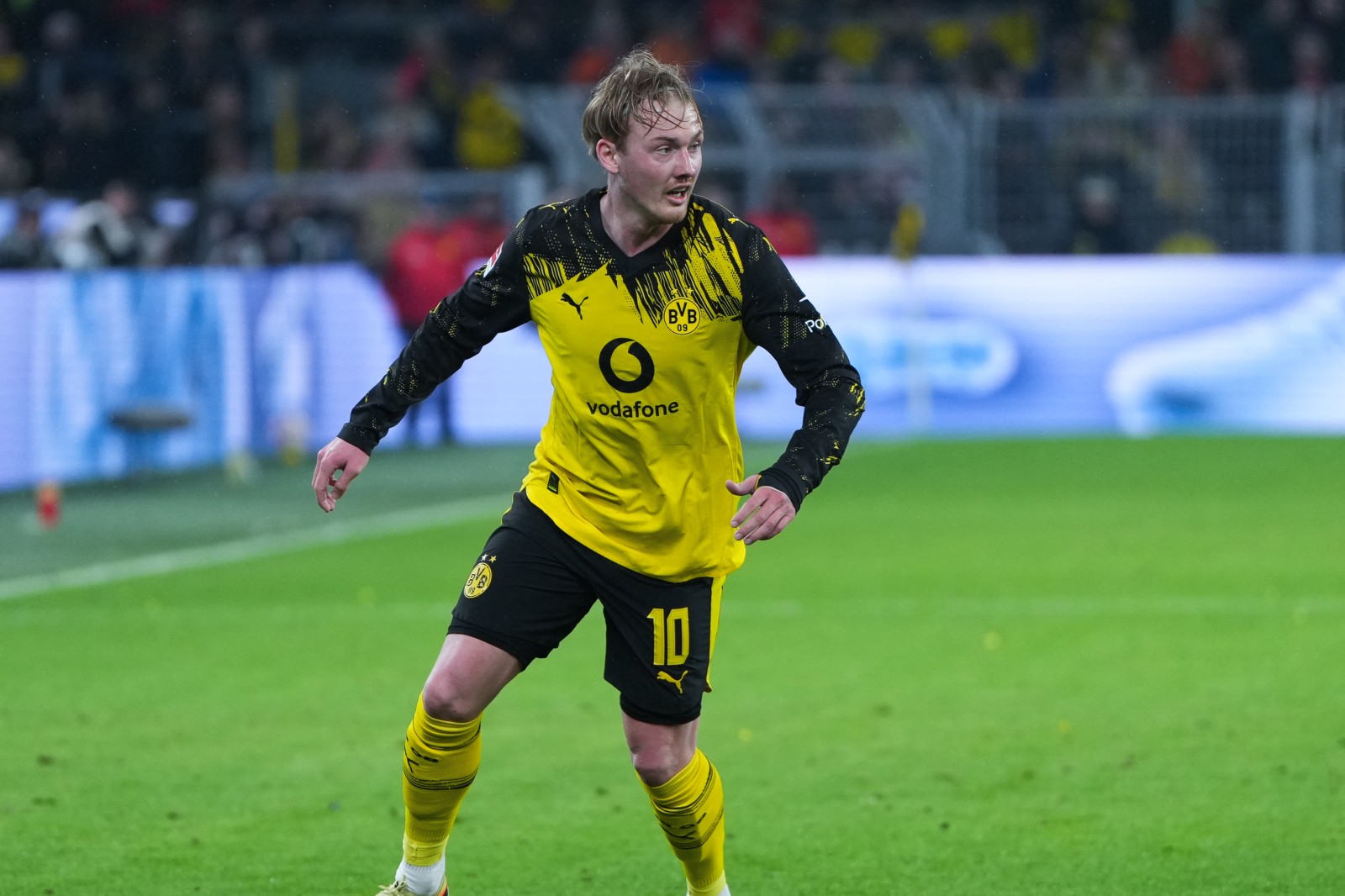Poker rreth Julian Brandt: Udhë e re në Premier League