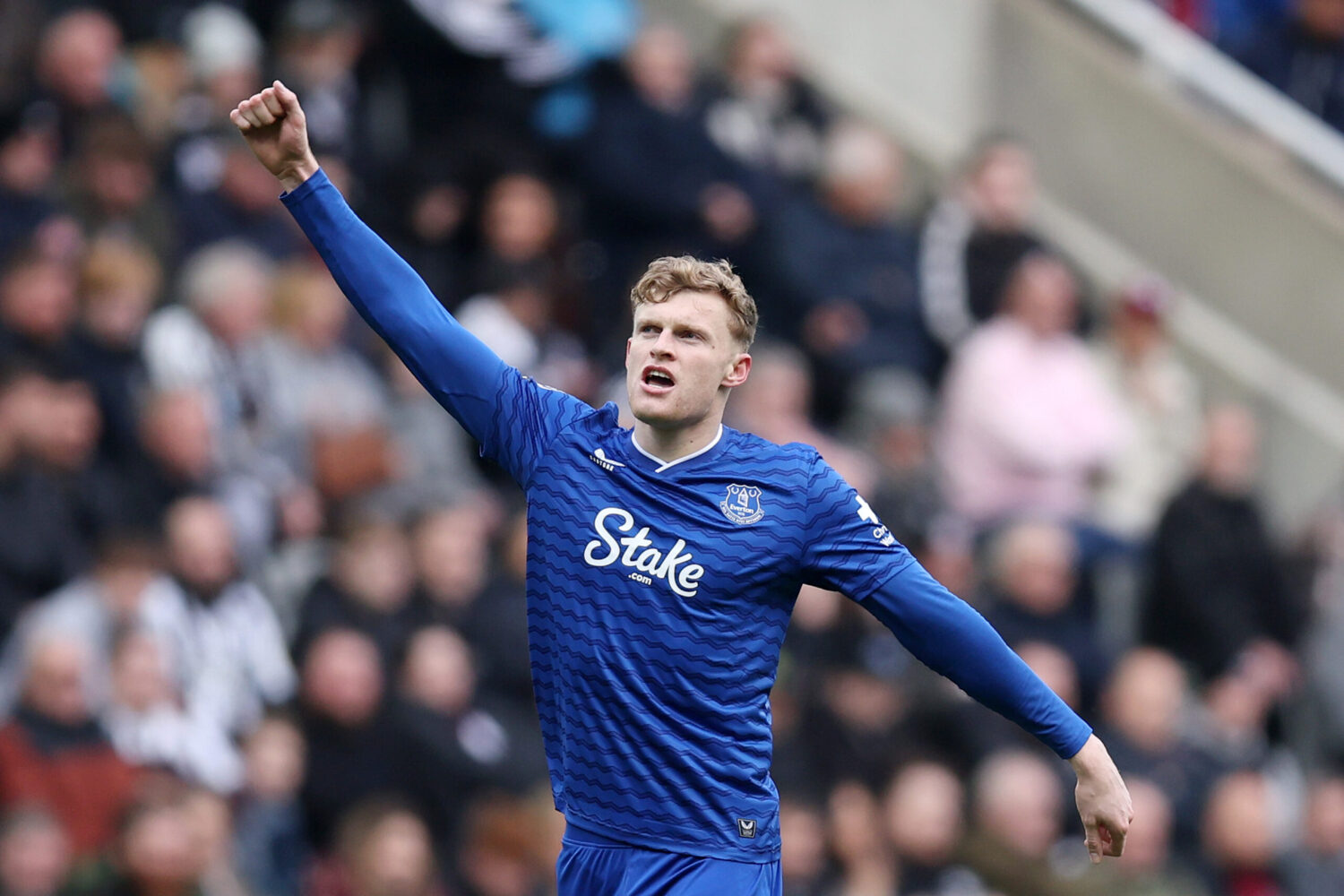 Zëvendësimi i Stones: A do të rrëmbejë Man City një mbrojtës kryesor nga Anglia?