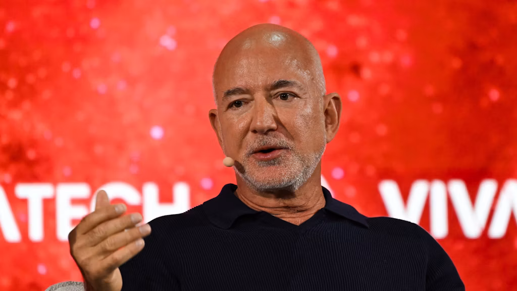 Themeluesi i Amazon, Jeff Bezos mund t'i bashkohet gjigantëve të Premier League