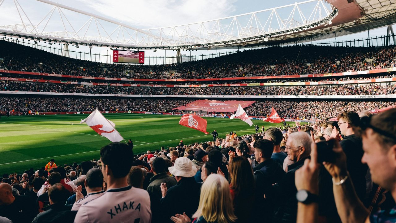 Nga Anfield në Old Trafford: Përjetoni live Premier League