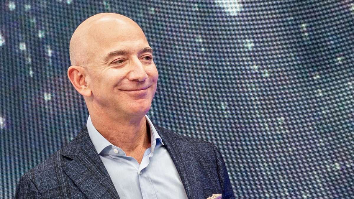 Marrëveshje miliardë dollarëshe në Angli: Jeff Bezos me sa duket po planifikon të hyjë në Premier League
