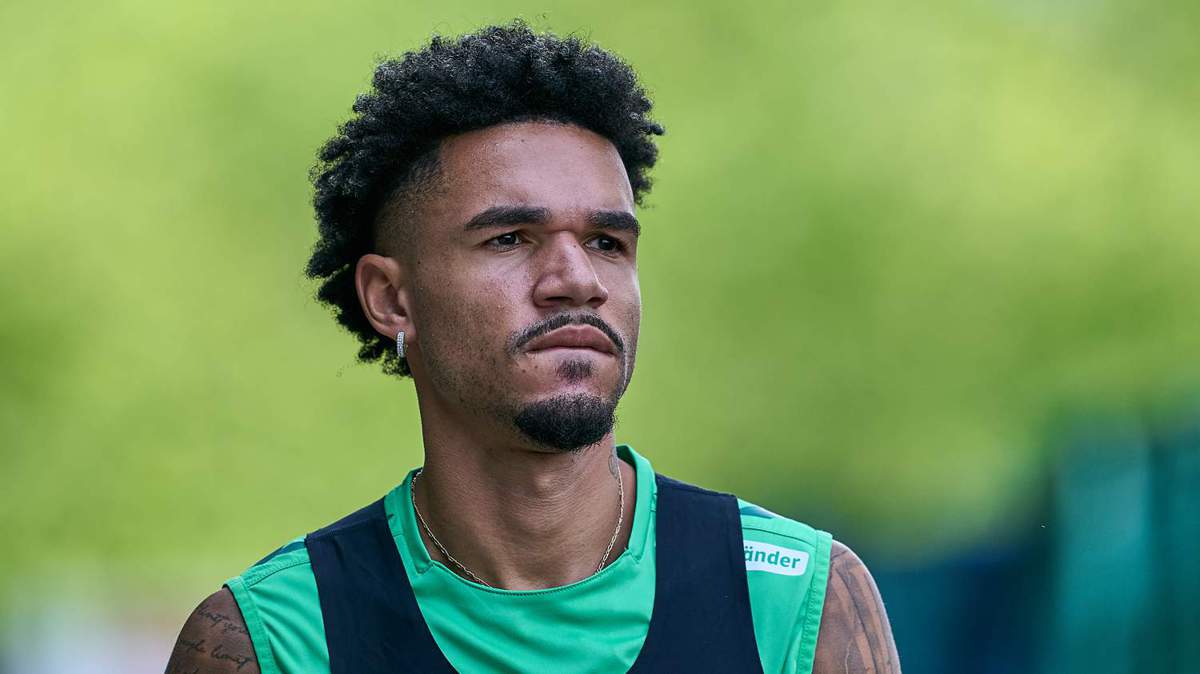 Klubi i Premier League konfirmon interesimin e Njinmah: “Në listën tonë”