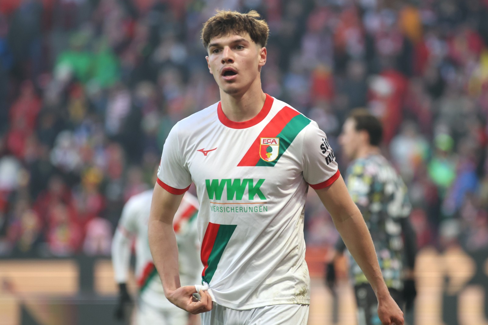 Bisedimet janë në vazhdim: perlë e DFB Mert Kömür në Premier League?