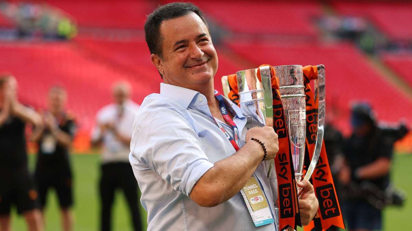 Pronari i klubit të Premierligës Hull City bën publike planet e transferimit | Lajme nga futbolli