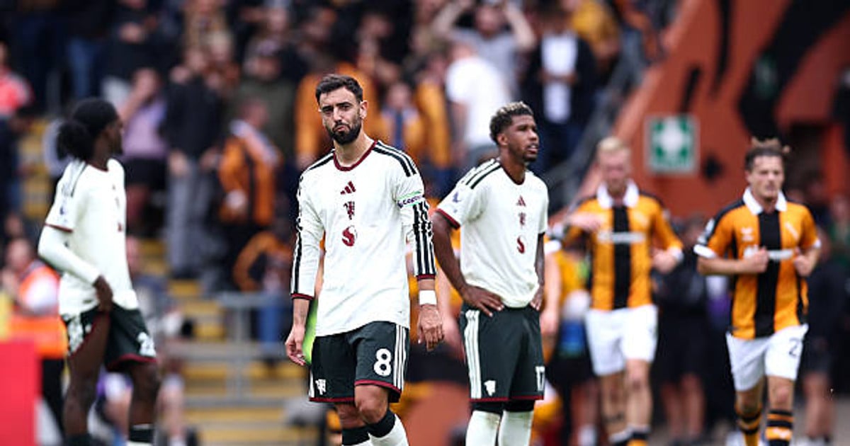 Manchester United pësoi një humbje tronditëse 2-0 ndaj Hull City që ekspozoi një dobësi kyçe ndaj një pesëshe mbrojtës.